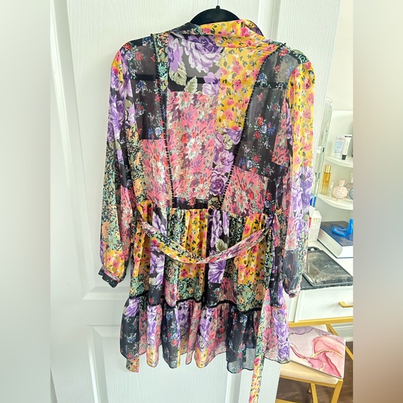 Beautiful summer patterned dress from Zara only worn twice - Picture 2 of 3